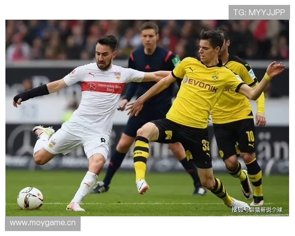 多特蒙德高位压迫下防线频繁暴露空间,防守稳定性面临考验 多特蒙德高位压迫下防线频繁暴露空间,防守稳定性面临考验