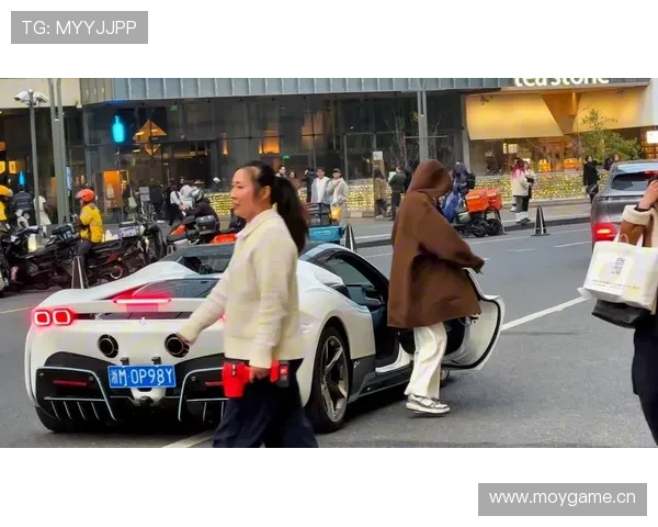 孙一文赛前啃鸡腿，赛后拎爱马仕走人